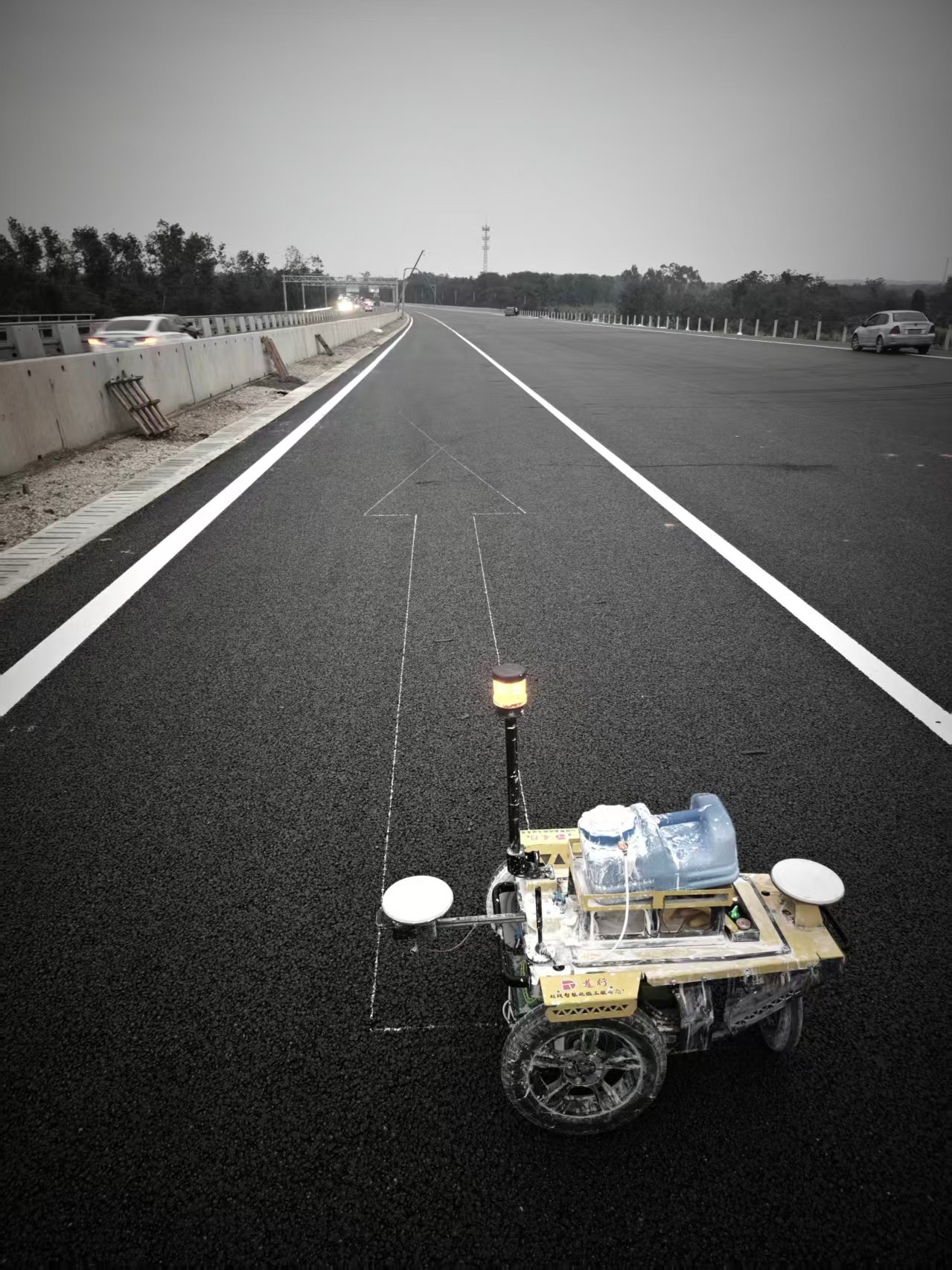 Automatic Road Marking Robot pre-marking directional arrows on asphalt highway - RayProSourcing autonomous road pre marking robot (rtk + gps system)